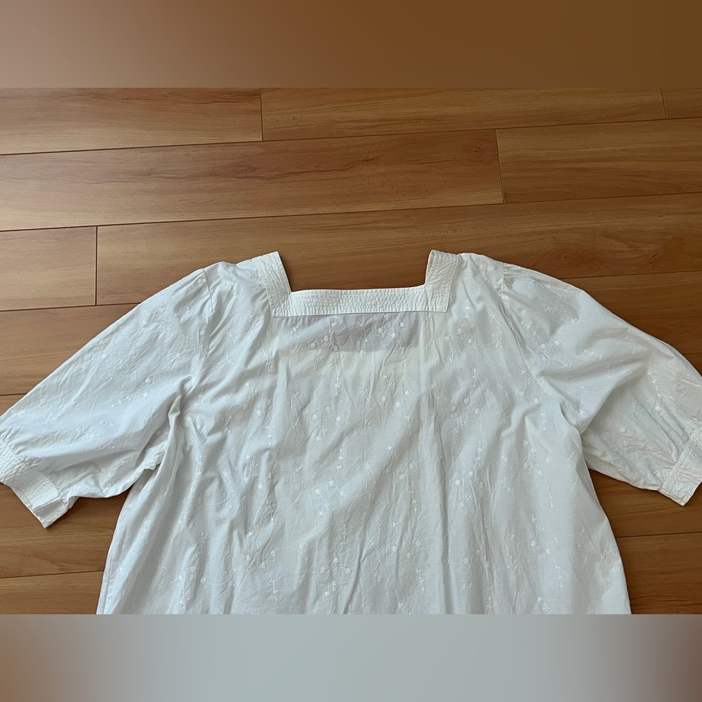 White Square Neck Floral Plus Size Blouse, Size 4X, Floral Embroidery, Liz & Me - Picture 2 of 4